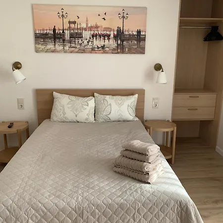 Vaineikio 8 بيت ضيافة بالانغا