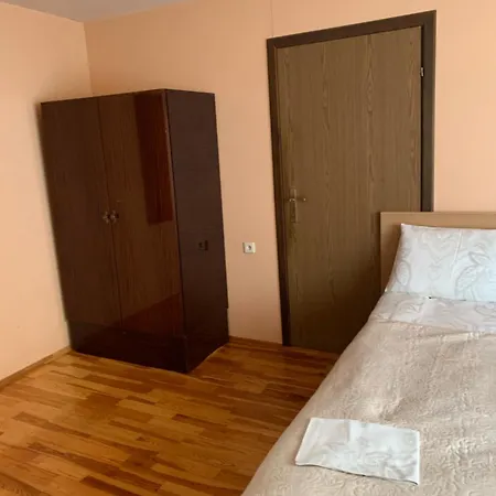 Vaineikio 8 Гостевой дом 3*