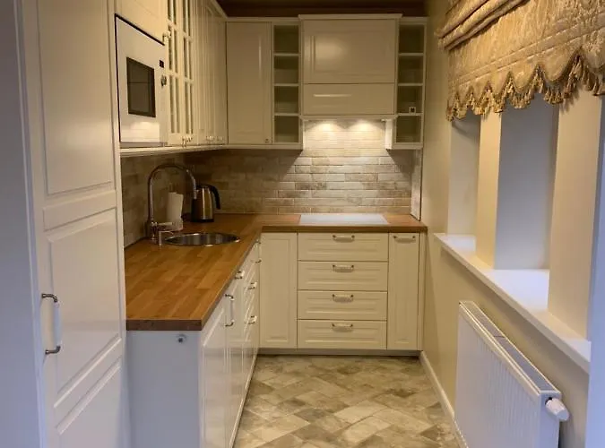 Vaineikio 8 بالانغا